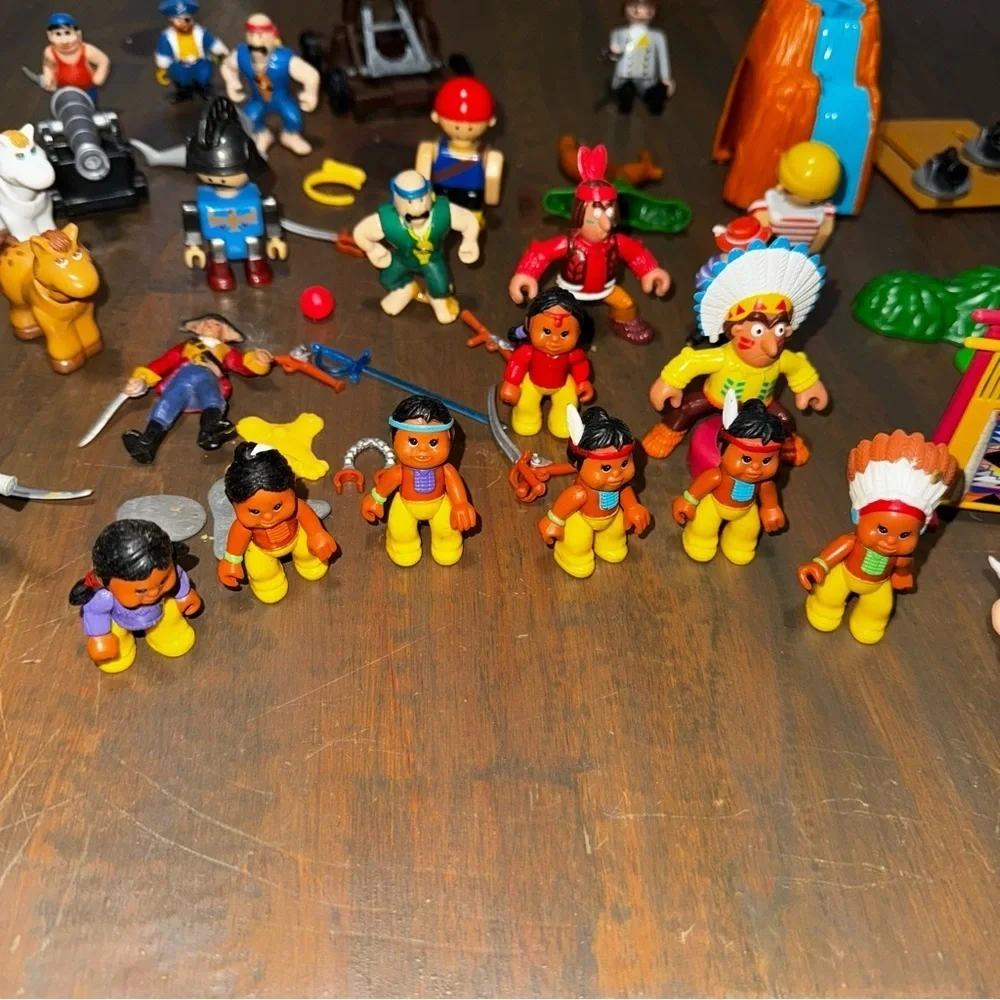 Mixed Lot Of Vtg Native American Toy Figures & Pirate Toy Figures + Accessories